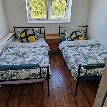 Twin Bed For Guests Apartamento Londres Exterior foto