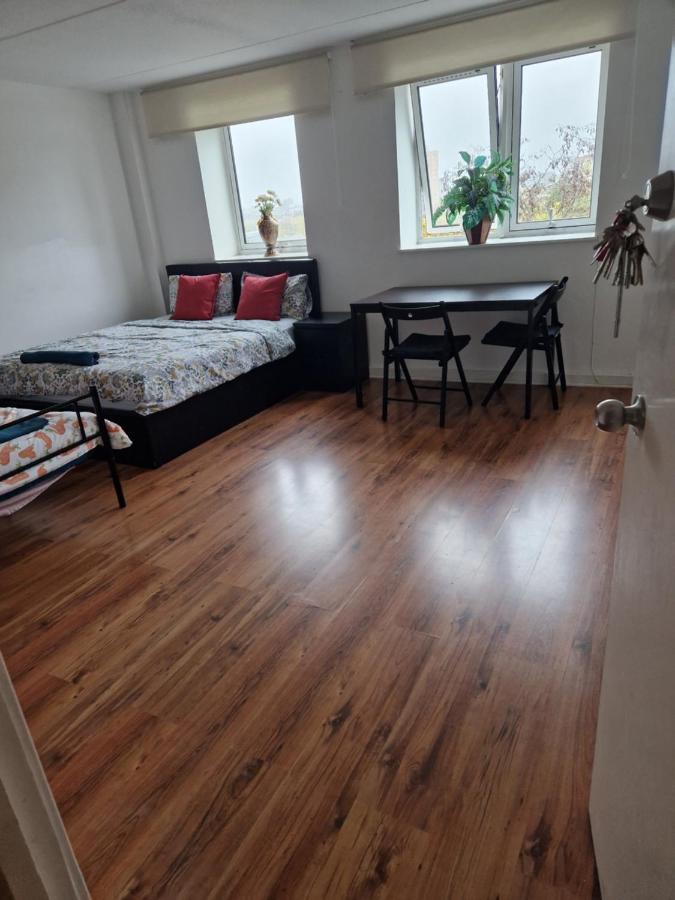 Twin Bed For Guests Apartamento Londres Exterior foto