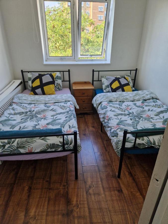 Twin Bed For Guests Apartamento Londres Exterior foto